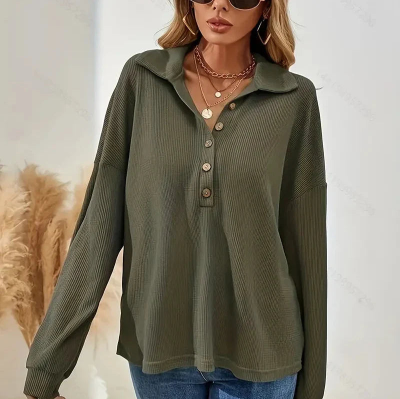 Lilian - Elegante blusa verde de canalé con botones para un look otoñal chic para mujer