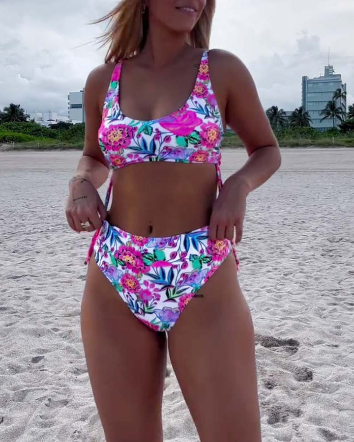 El encanto del verano - Elegante conjunto de bikini estampado de Charlotte