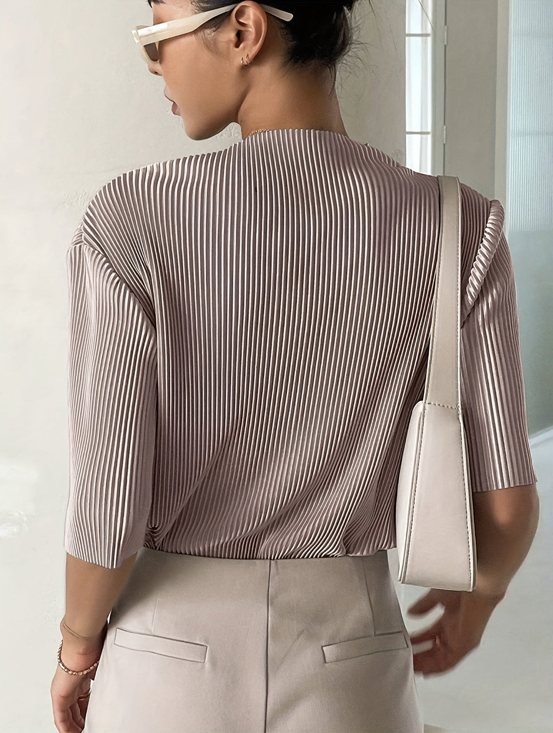 Marie - Elegante blusa blanca plisada para mujer