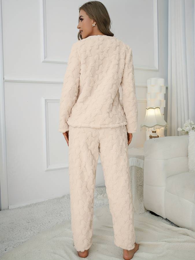 Dolores - Elegante Conjunto de Peluche Blanco con Encantador Estampado de Estrellas para Mujer