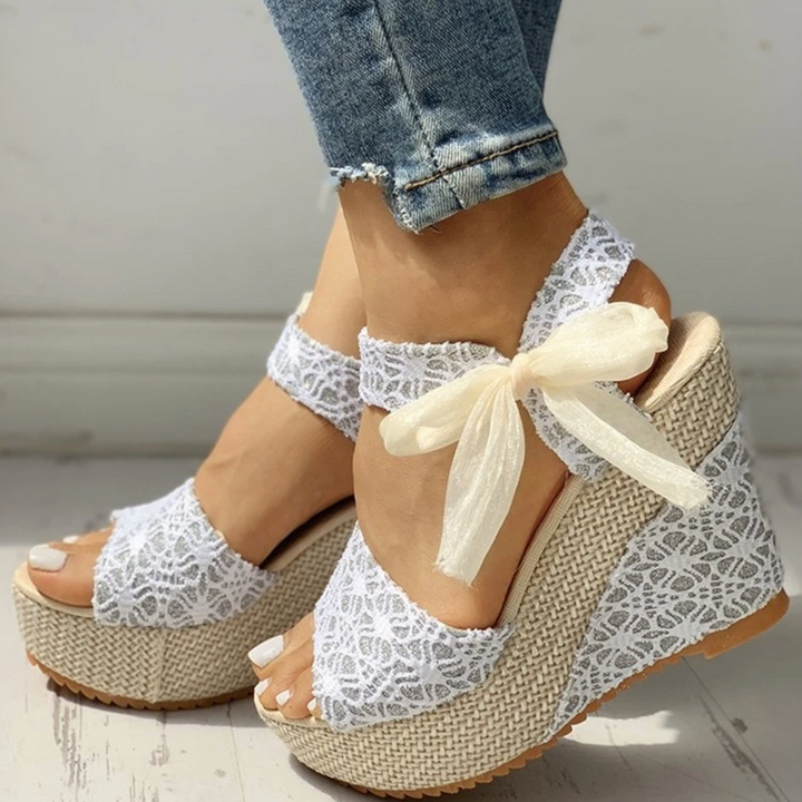 Lola - Sandalias de tacón de cuña modernas y cómodas con detalles elegantes para mujer