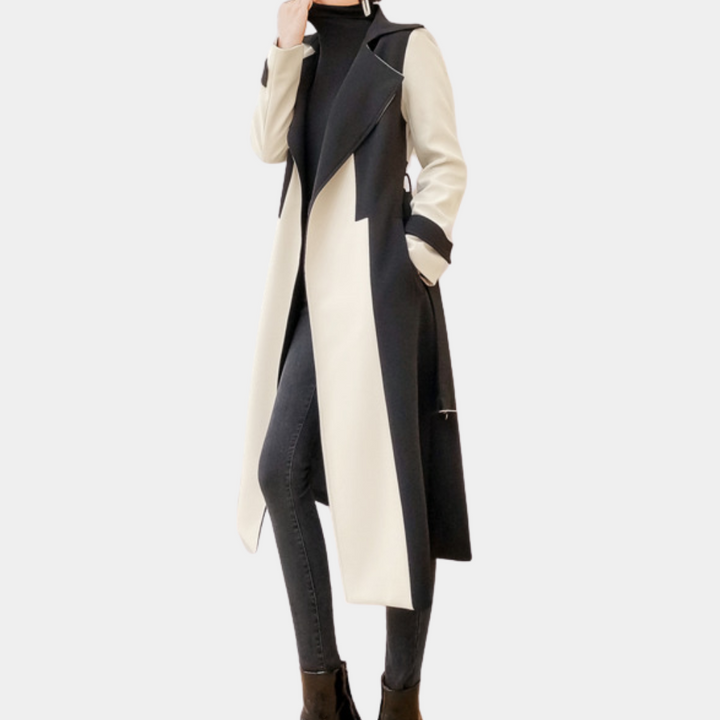 Elegante gabardina de mujer con un sofisticado cinturón