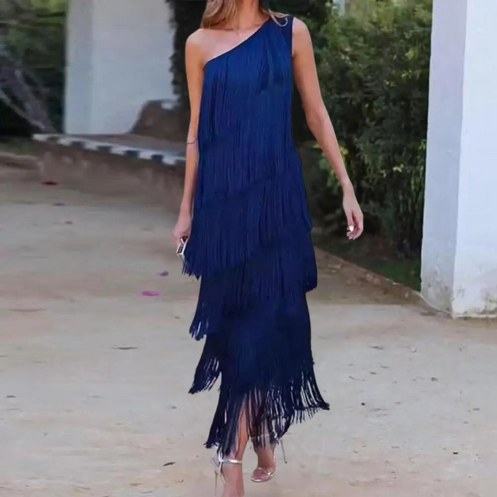 Elegante vestido de un hombro con borlas de Carol
