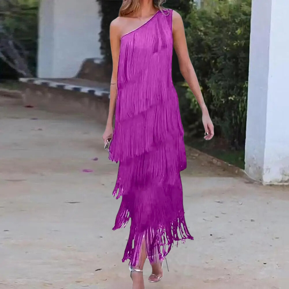 Elegante vestido de un hombro con borlas de Carol