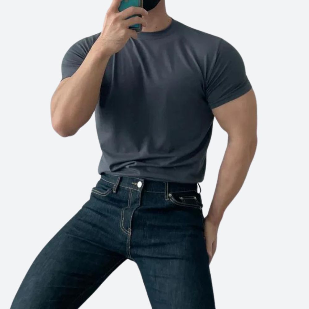 Elegante camiseta Dennis para el hombre moderno