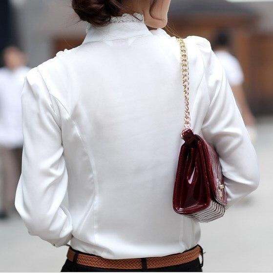 Elegante blusa blanca con cuello de volante y mangas largas - Una prenda imprescindible para cualquier mujer