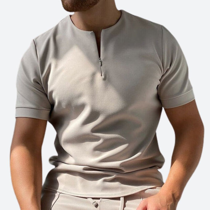 Elegante camiseta de hombre con cuello redondo y cremallera - Okello