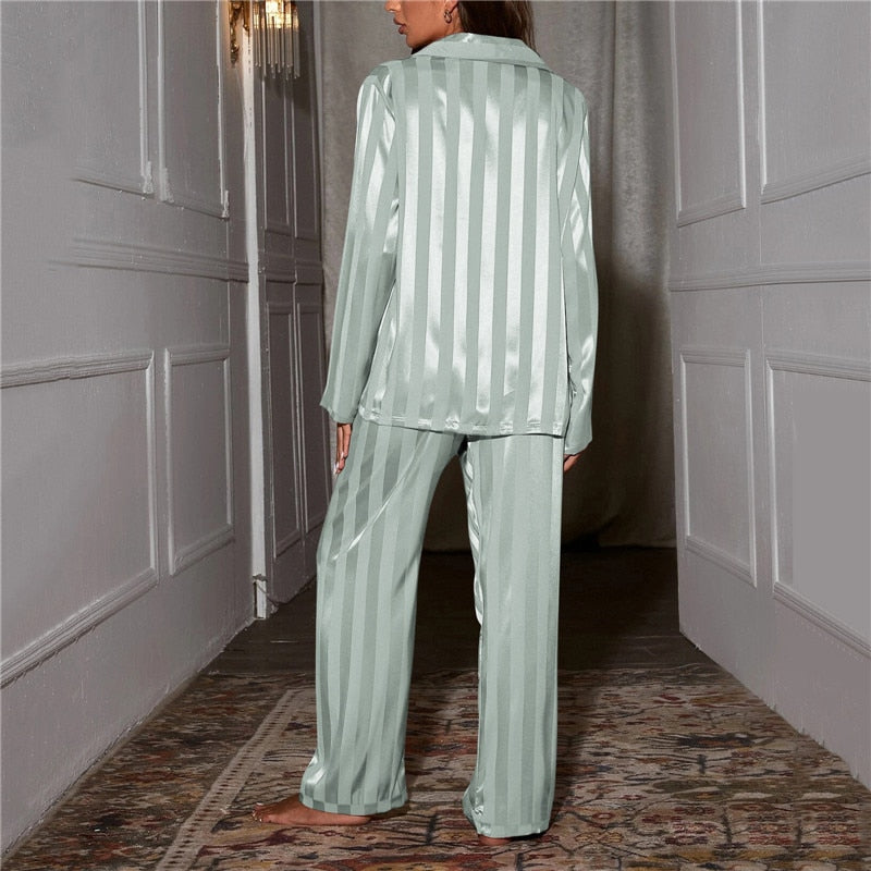 Pia - Elegante pijama de seda para mujer