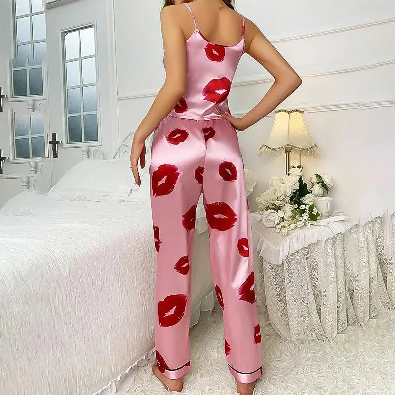 Rhea - Elegante conjunto de pijama de satén con estampado de labios para mujer