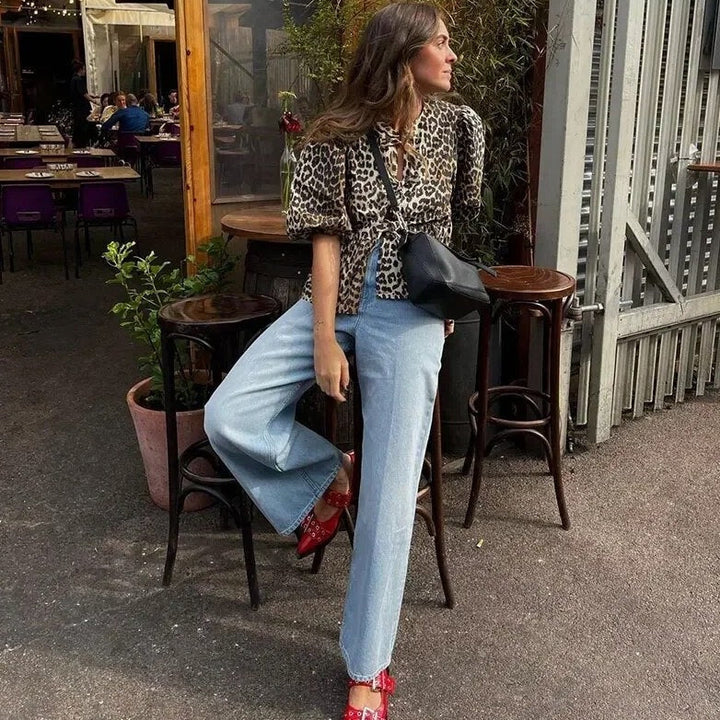 Bella - Elegante top con detalle de lazo y moderno estampado de leopardo para mujer