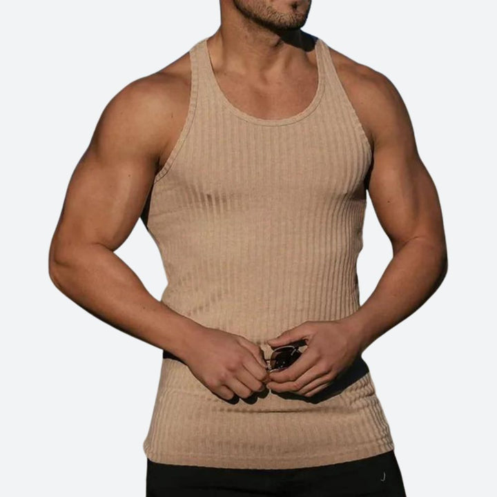 Elegante camiseta de tirantes de verano para aventuras deportivas - Wout