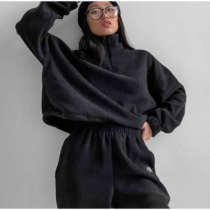 Elegante mono negro para mujer con detalles de perlas