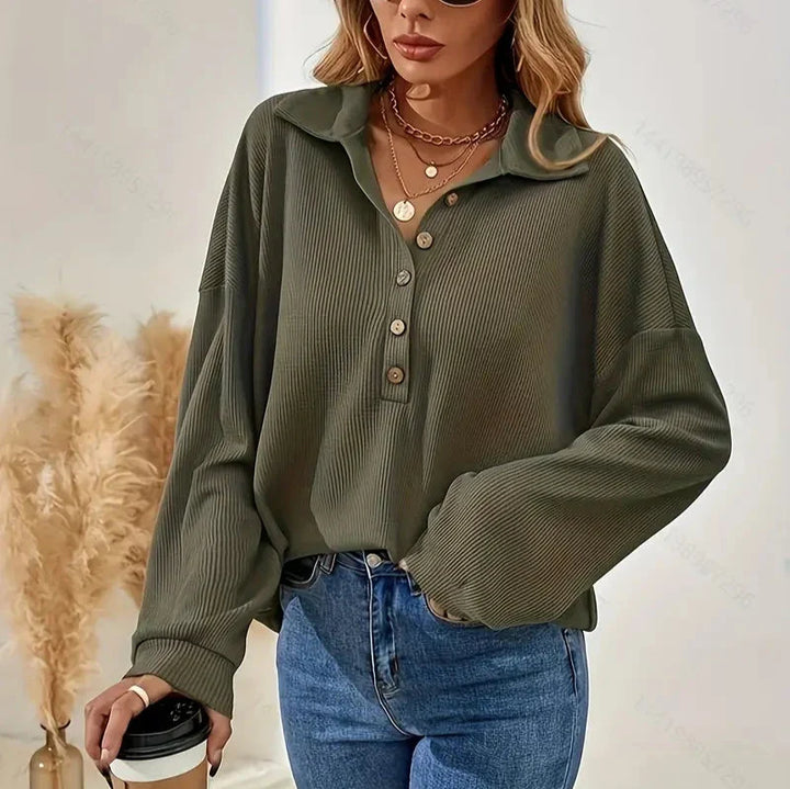 Lilian - Elegante blusa verde de canalé con botones para un look otoñal chic para mujer