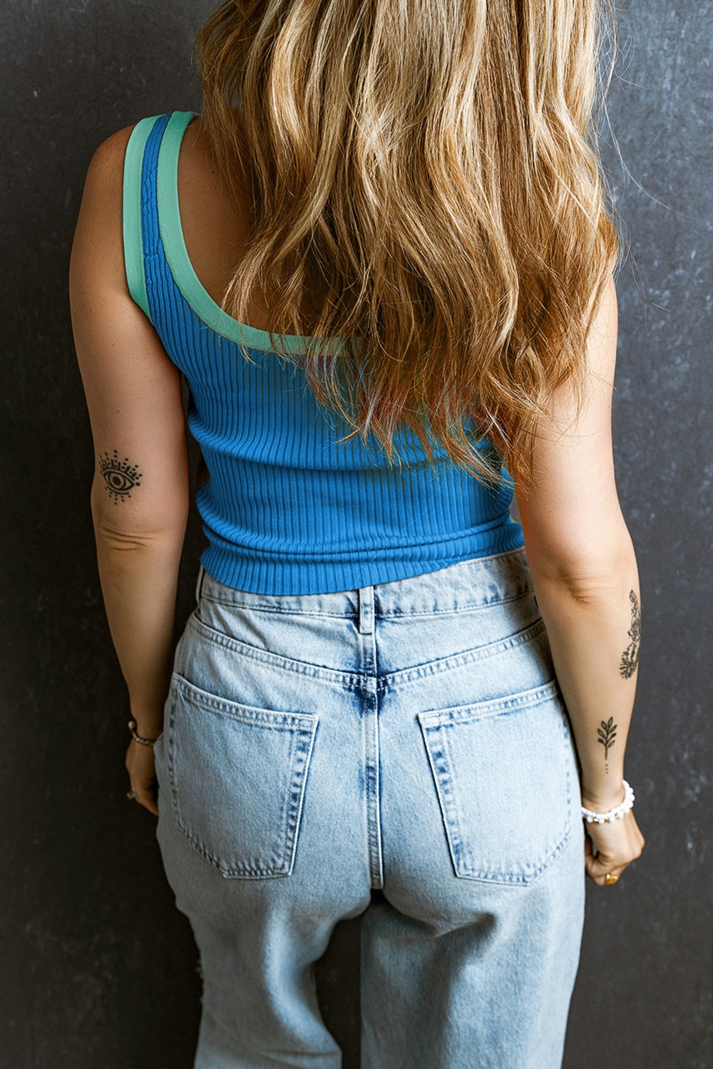 Madel - Elegante camisa de canalé sin mangas para mujer
