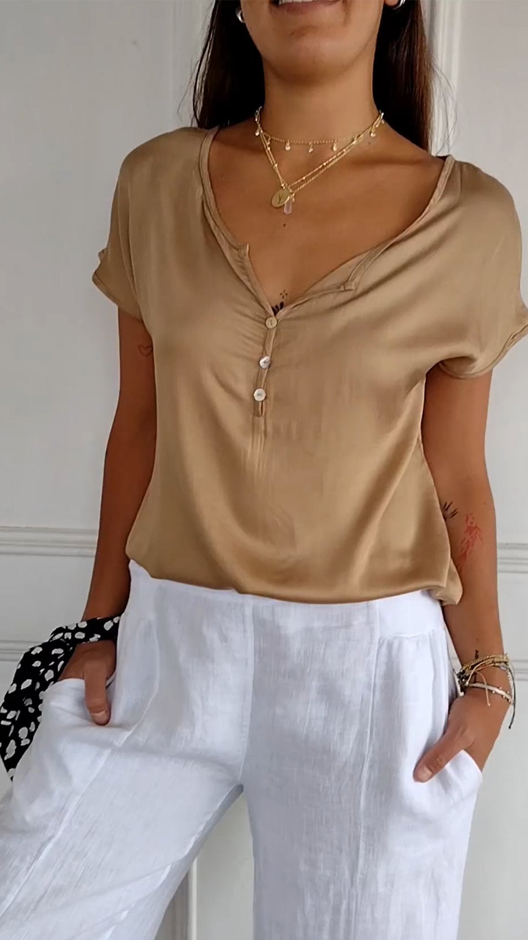 Evelyn - Elegante blusa con cuello en V para la máxima comodidad de la mujer