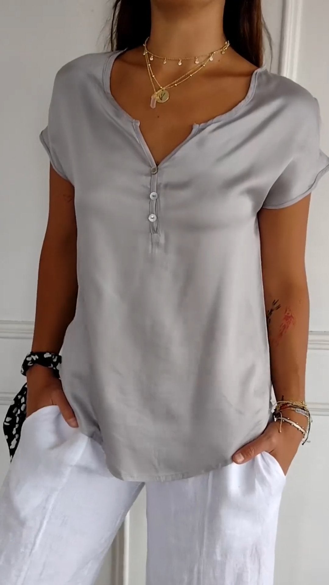 Evelyn - Elegante blusa con cuello en V para la máxima comodidad de la mujer