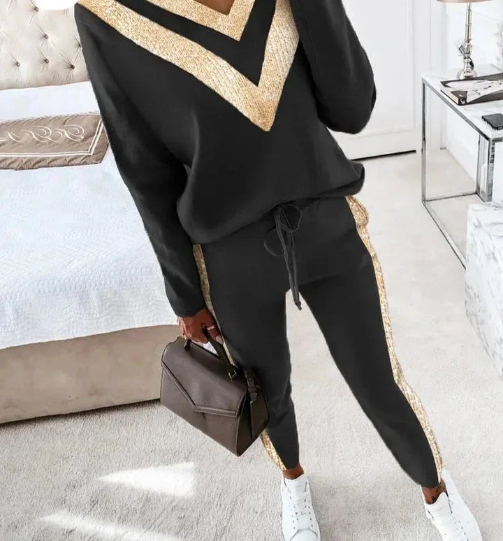 Elegante mono negro con detalles dorados para mujer - Claire