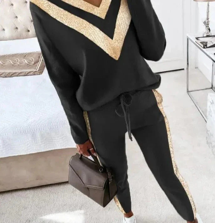 Elegante mono negro con detalles dorados para mujer - Claire