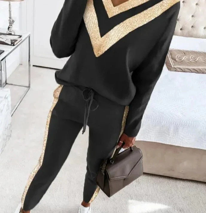 Elegante mono negro con detalles dorados para mujer - Claire