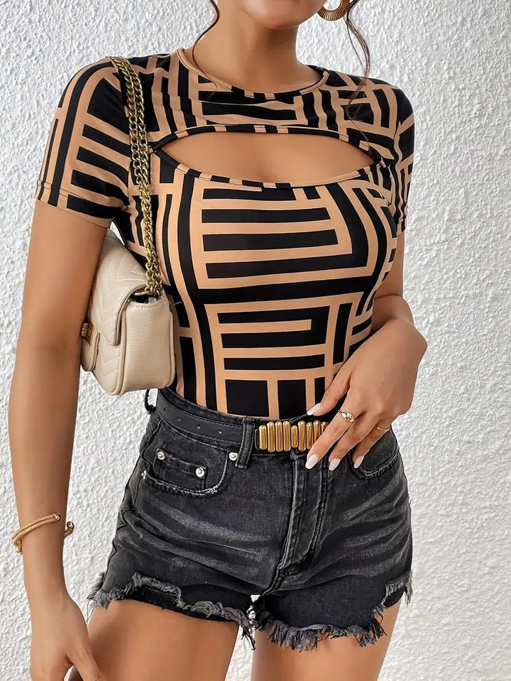 Livia - Elegante camiseta de verano con modernos cortes para mujer