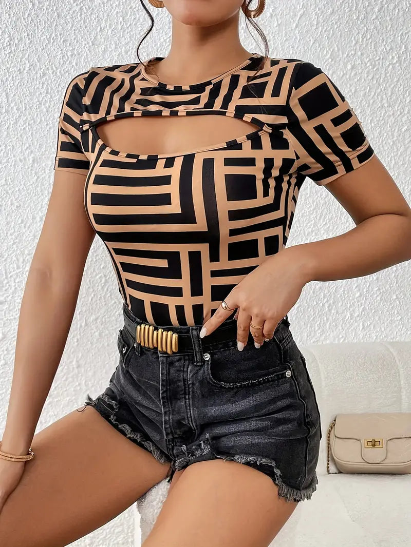 Livia - Elegante camiseta de verano con modernos cortes para mujer