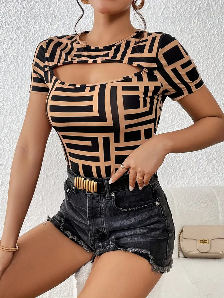 Livia - Elegante camiseta de verano con modernos cortes para mujer