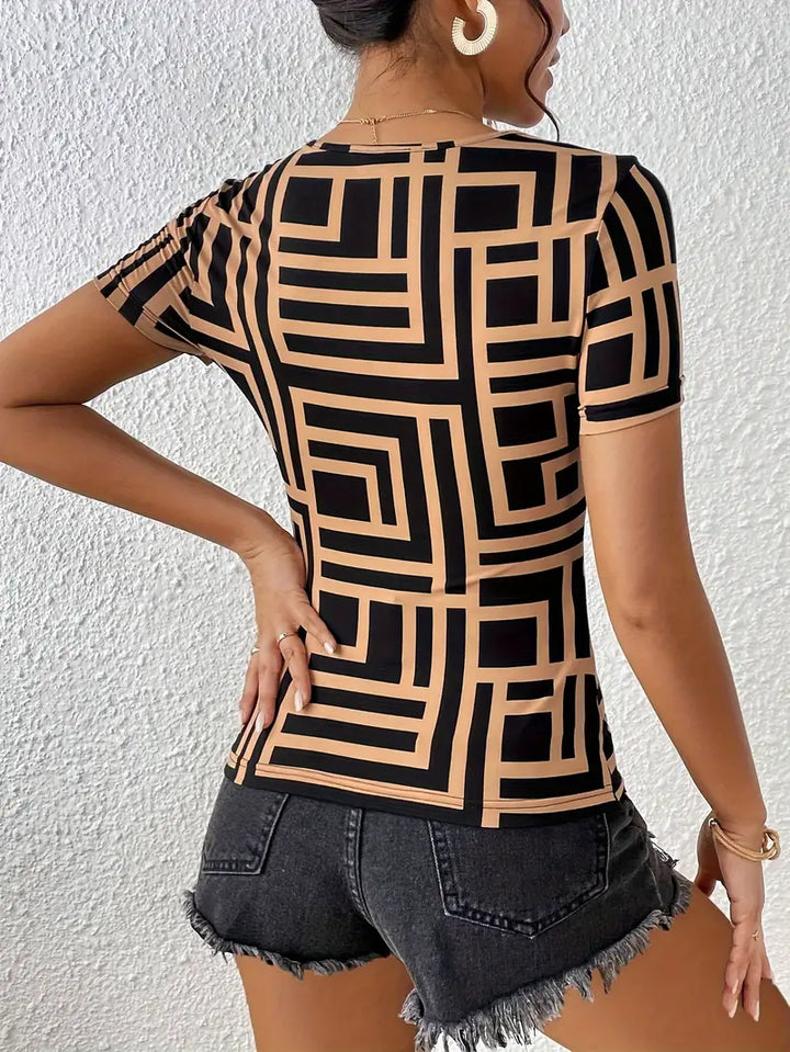 Livia - Elegante camiseta de verano con modernos cortes para mujer