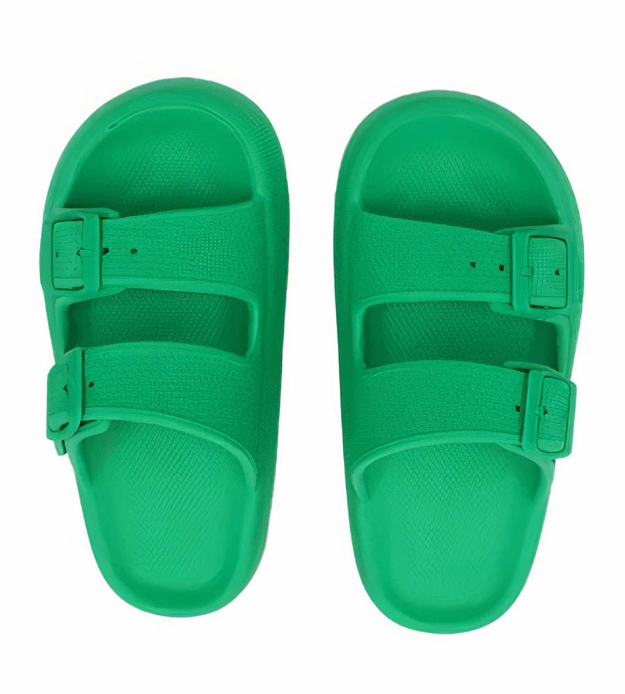 Disfruta sin preocupaciones con nuestras zapatillas Jerke impermeables para hombre con estilo de nube.