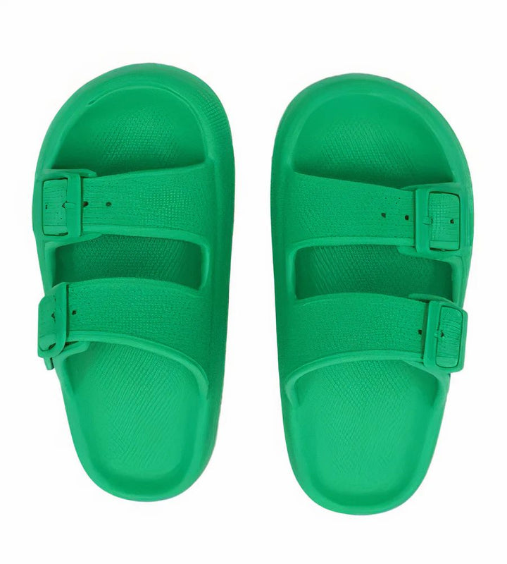 Disfruta sin preocupaciones con nuestras zapatillas Jerke impermeables para hombre con estilo de nube.