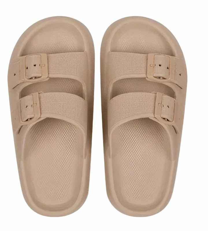 Disfruta sin preocupaciones con nuestras zapatillas Jerke impermeables para hombre con estilo de nube.