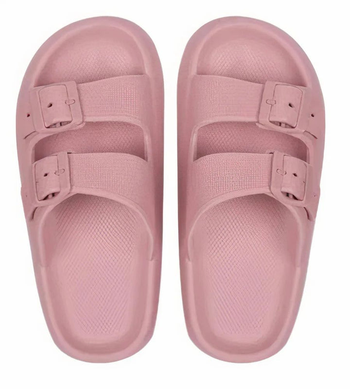 Disfruta sin preocupaciones con nuestras zapatillas Jerke impermeables para hombre con estilo de nube.
