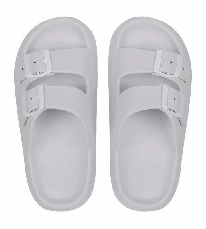 Disfruta sin preocupaciones con nuestras zapatillas Jerke impermeables para hombre con estilo de nube.