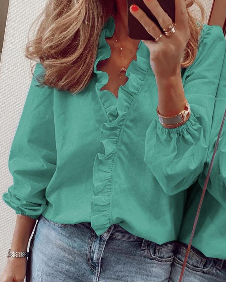Elegante blusa con cuello en V y volantes para mujer - Blossom Collection